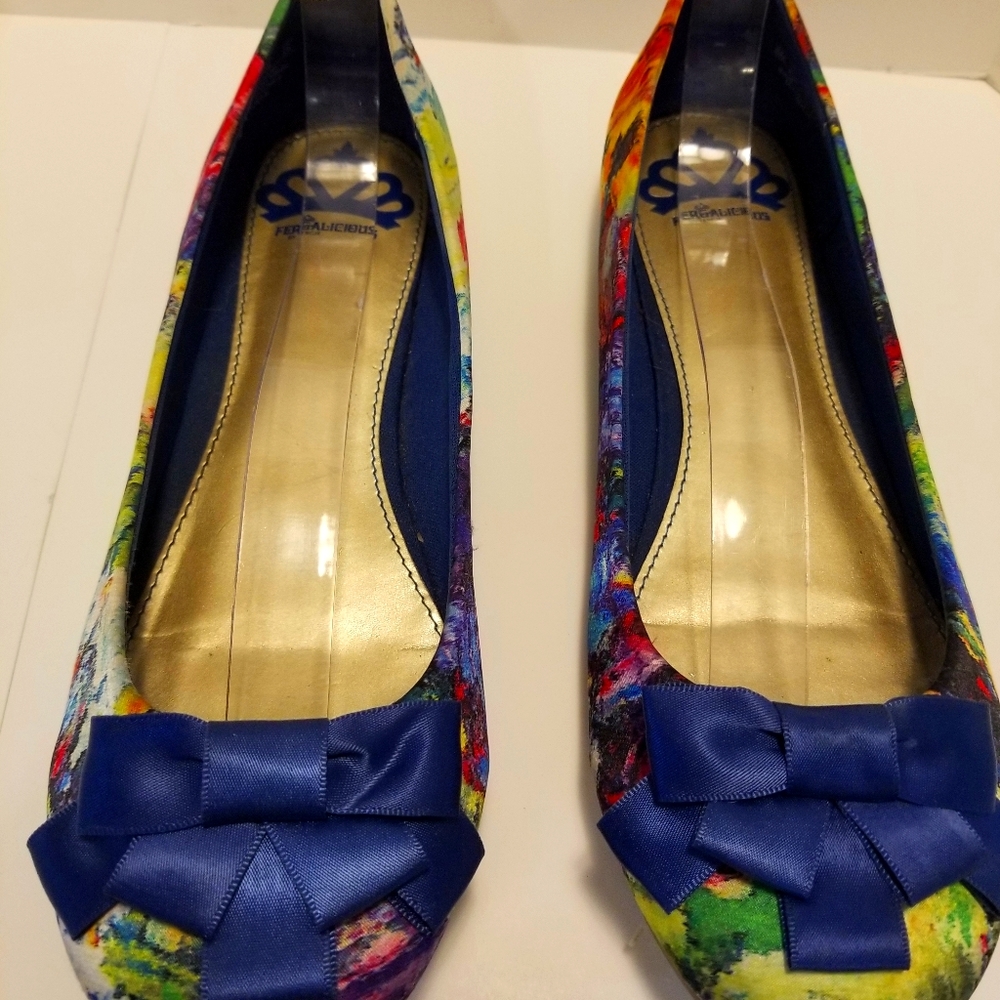 Women's shoes Flats Fergalicious 8M abstract print